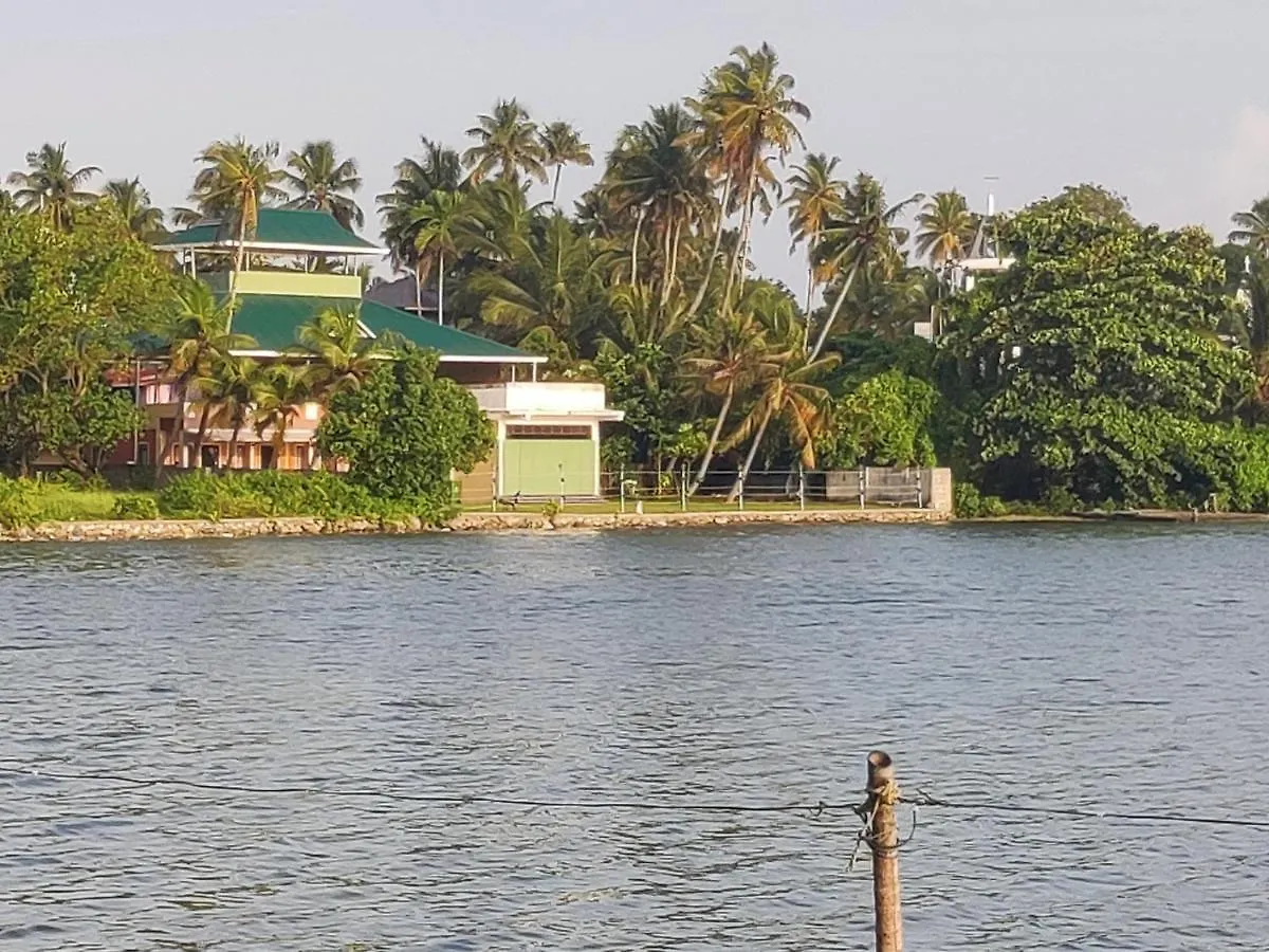 Wind &Waves Apartment Kollam 0*,